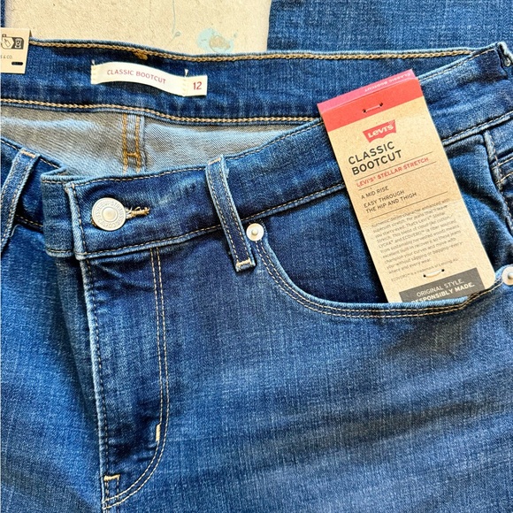 NWT Levi's Classic Bootcut Stellar Stretch Dark Wash - size 12 short (W31 L30) - Picture 3 of 13